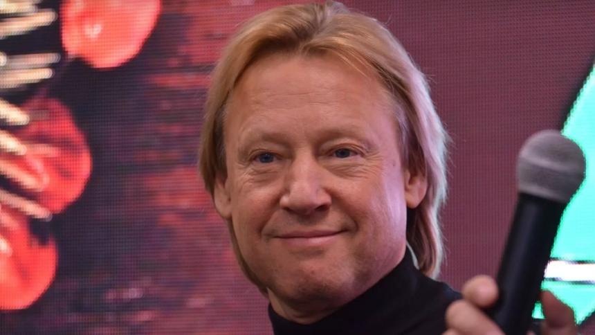 «Я и сам начинал путь с ВИА»: Дмитрий Харатьян решил стать музыкантом