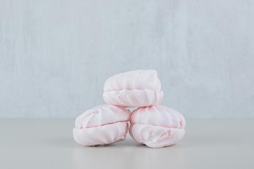 Диарея и вздутие: десятки россиян отравились зефиром на мальтите