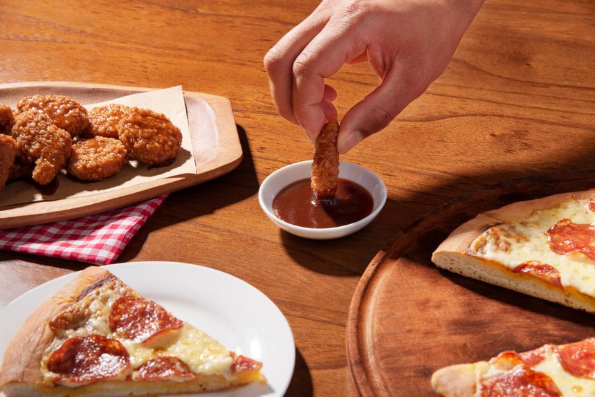 Европейский политик умер, открывая бутылку с кетчупом