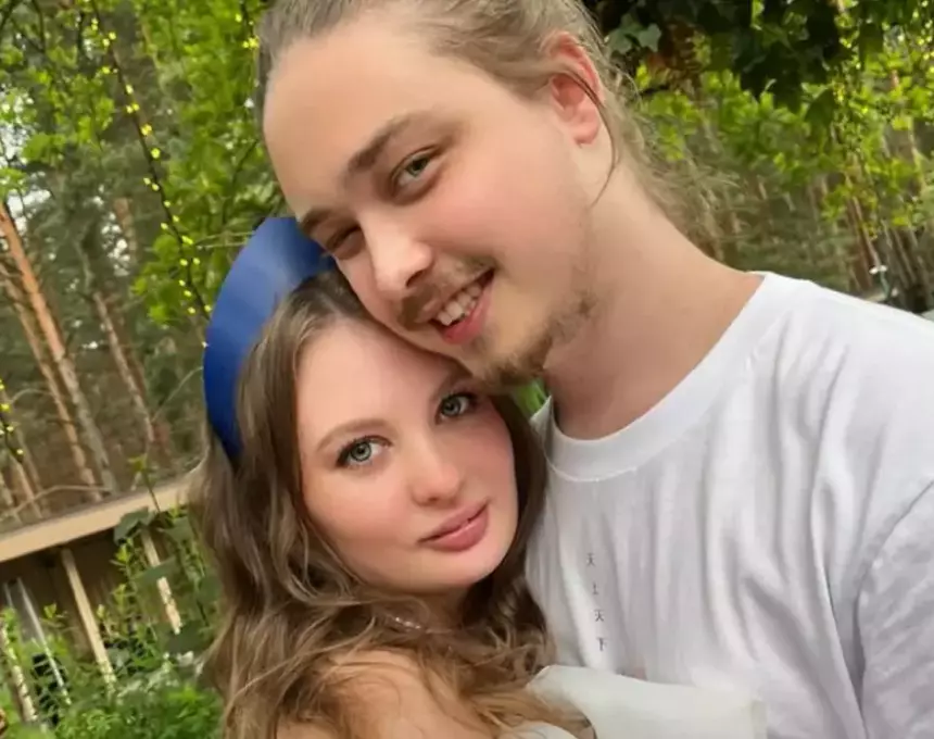 Сейчас девушка работает визажистом: почему невестка Наташи Королевой ушла из танцев на шесте