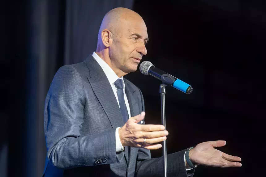 «Весь вспотел»: Игорь Крутой оконфузился рядом с Ларой Фабиан