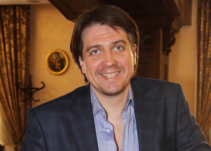 Дениса Матросова экстренно госпитализировали и прооперировали перед спектаклем