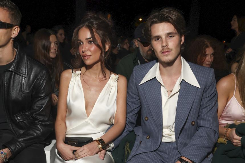 Младшего сына Бекхэмов засняли с возлюбленной, которая на 9 лет старше него