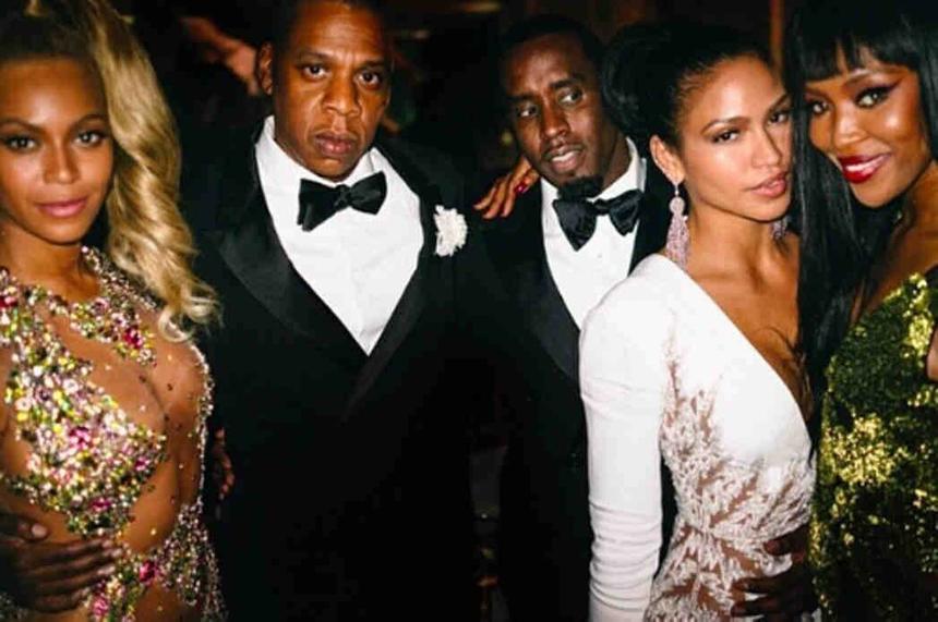 Певица Бейносе, рэпер Джей Зи, Пи Дидди, его девушка Кэсси Вентура и модель Наоми Кэмпбелл