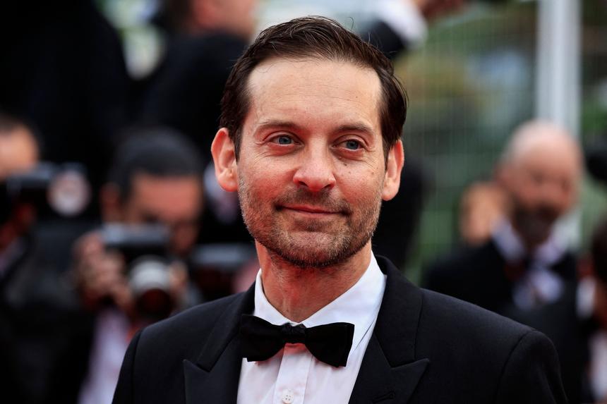 Прогуливались по улицам Нью-Йорка: Тоби Магуайра заподозрили в романе с моделью, которая младше него на 27 лет