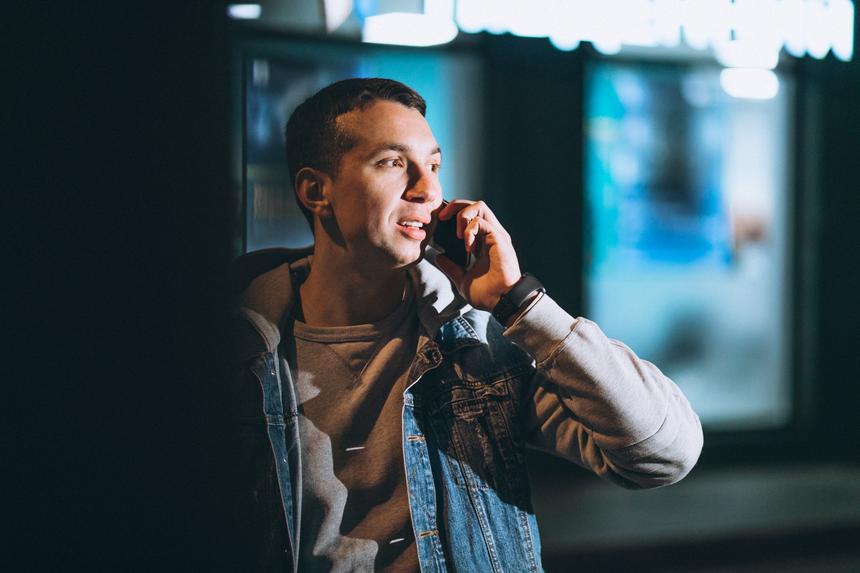 Остановился в развитии на уровне 10-13 лет: мужчина ночами напролет общался с юной дочкой экс-депутата