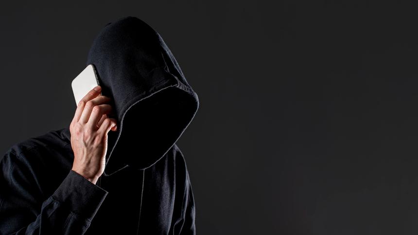 Актрису Арину Постникову обманули мошенники, торгующие сумками Gucci