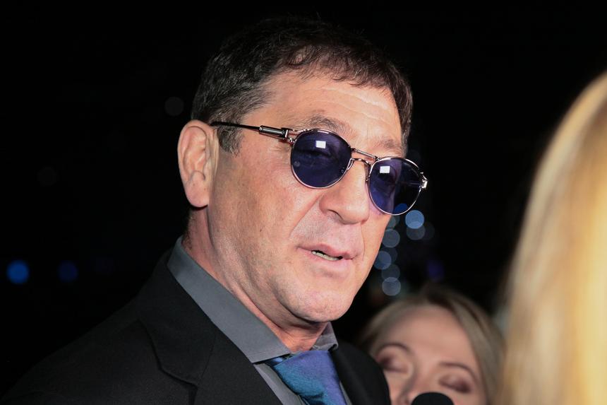 «Этот шаг осознанный»: Григорий Лепс заявил о серьезных намерениях в отношении 18-летней невесты