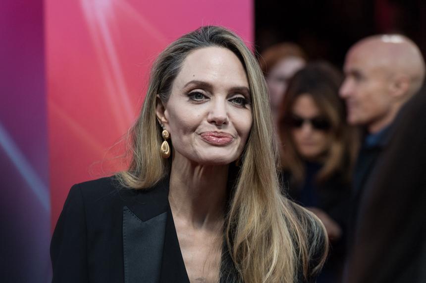 Анджелина Джоли тайно встретилась с предполагаемым бойфрендом в отеле