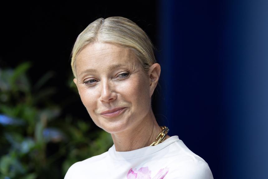 «Выглядит старой»: новое фото Гвинет Пэлтроу вызвало негодование фанатов