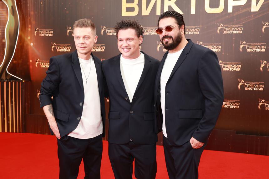 Участник группы «Корни» сыграл цыганскую свадьбу