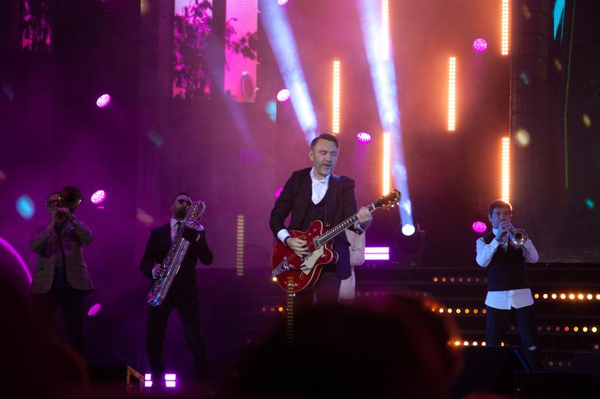 Ксения Собчак сообщила, что певец Сергей Шнуров решил небанально отметить развод