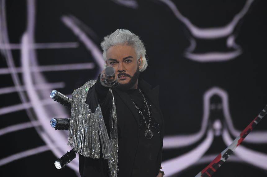 «Начинают топтать ногами»: Филипп Киркоров выступил против травли оскандалившейся Глюкозы