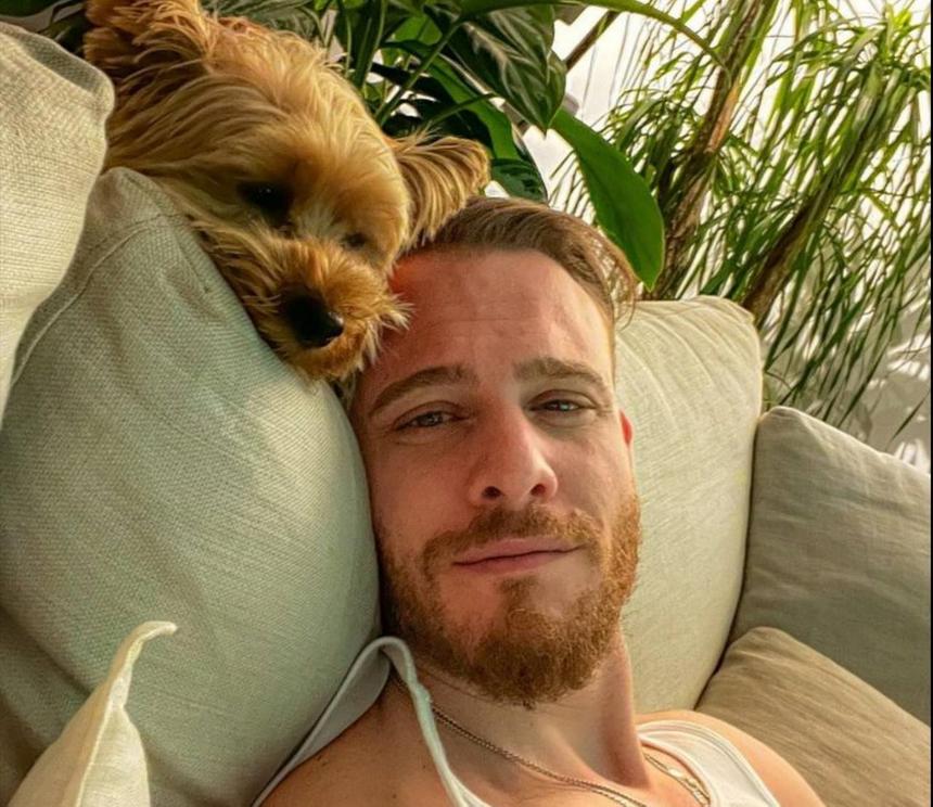 У звезды сериала «Постучись в мою дверь» новый роман: с кем встречается актер