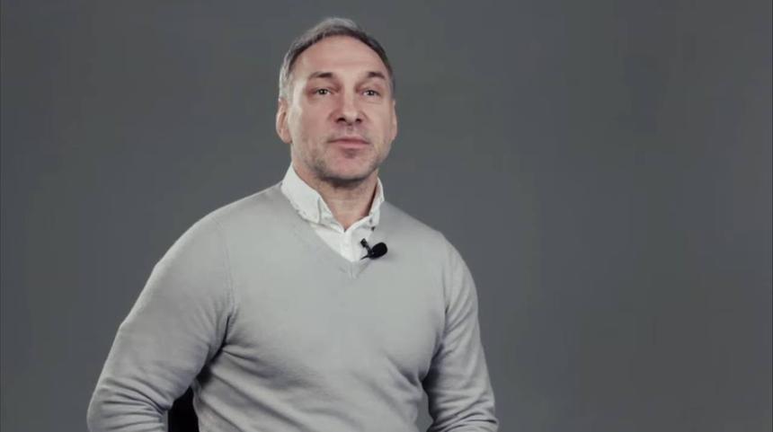 «Пятеро умерли»: звезда «Глухаря» рассказал о жизни в детдоме