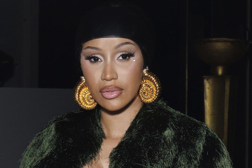 «Мне так грустно»: Карди Би экстренно госпитализирована