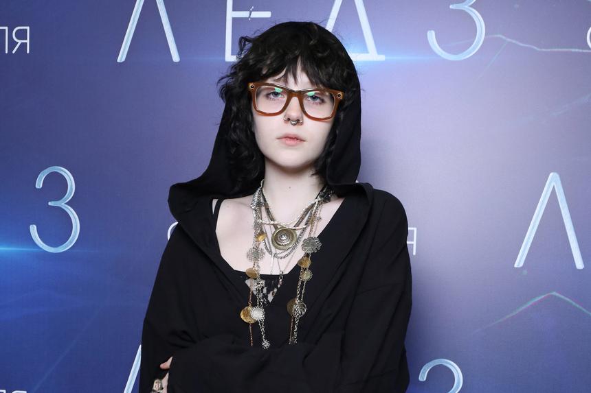 Старшая дочь Глюкозы Лидия вышла в свет после скандала с задержанием матери