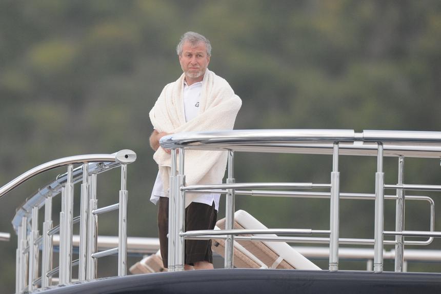 Называют самыми богатыми в России: что известно о детях миллиардера Романа Абрамовича