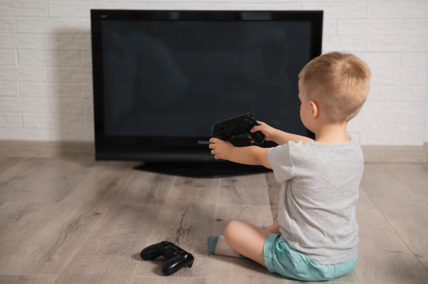 В Москве умер двухлетний мальчик, на которого два месяца назад упал телевизор