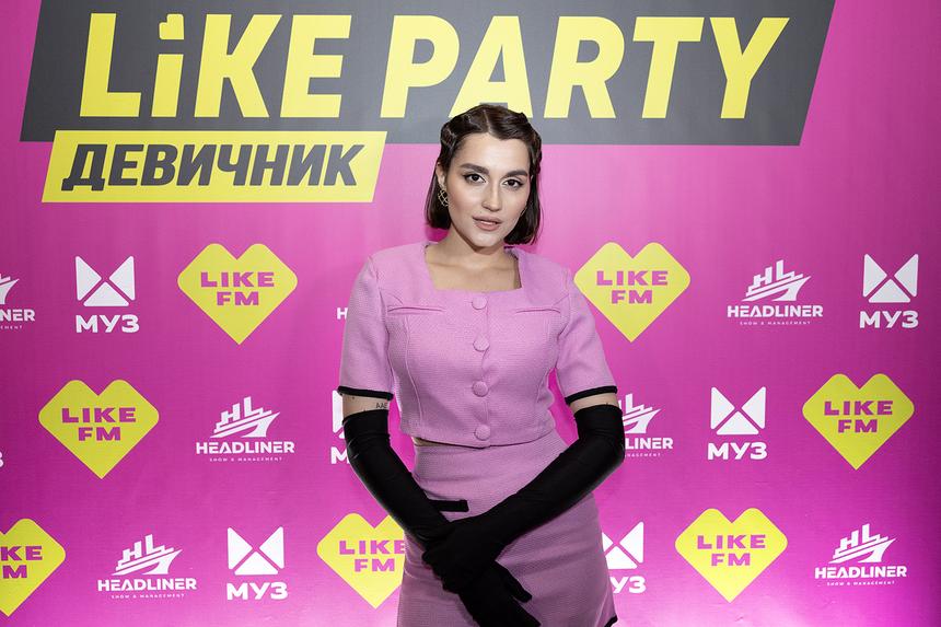 «Ждала предложение, но не получила»: певица Mona о поездке в Париж с Джараховым