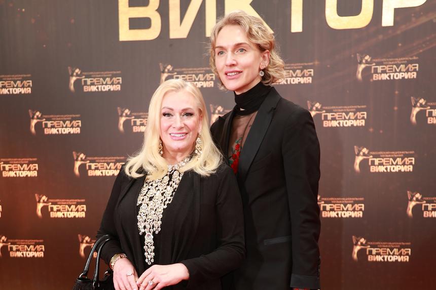 «Все это неприятно»: Гулькина заявила, что не понимает поведения уехавших из РФ артистов