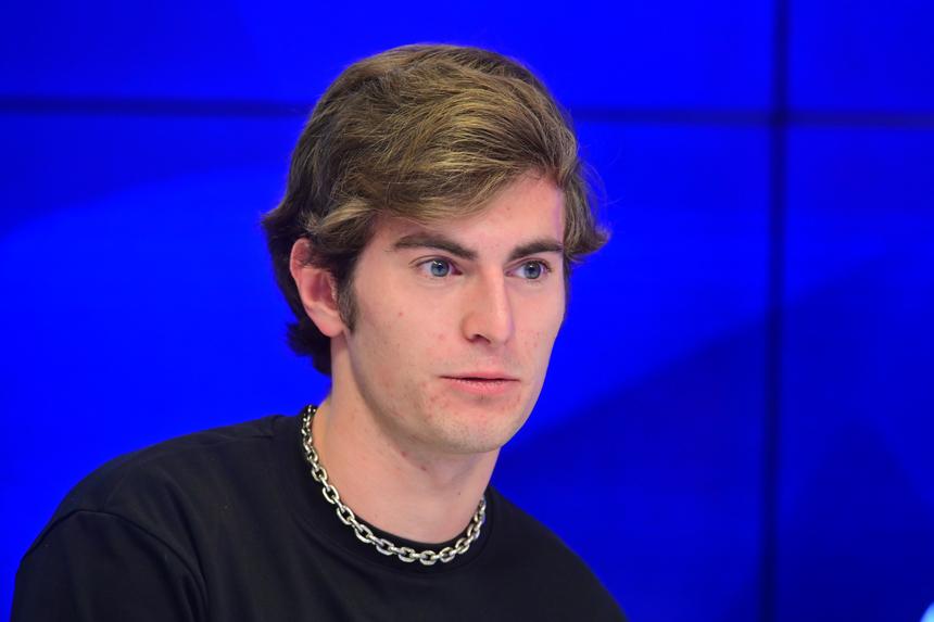 «Теперь нас трое»: Марк Кондратюк о завершении дружбы с Макаром Игнатовым, женившимся на Трусовой