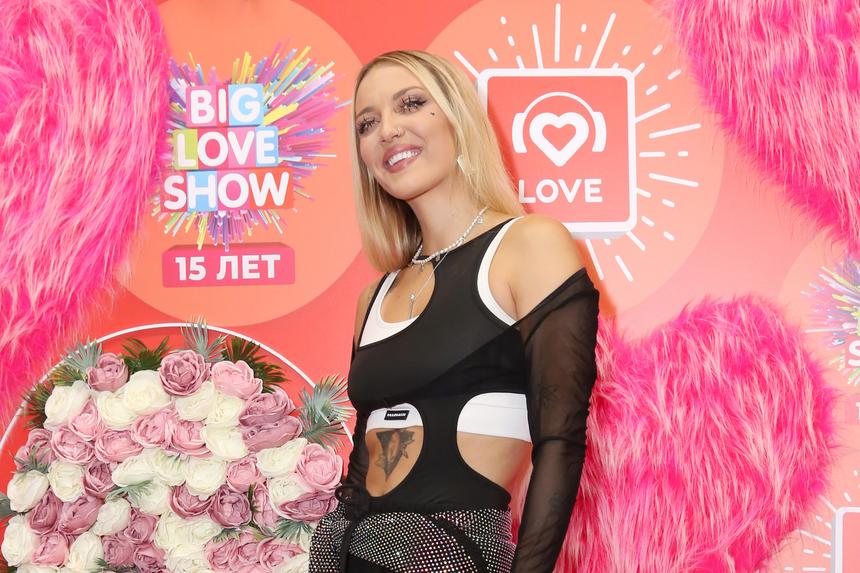 «До следующего года можно и разойтись»: Mary Gu объяснила, почему решила оперативно сыграть свадьбу