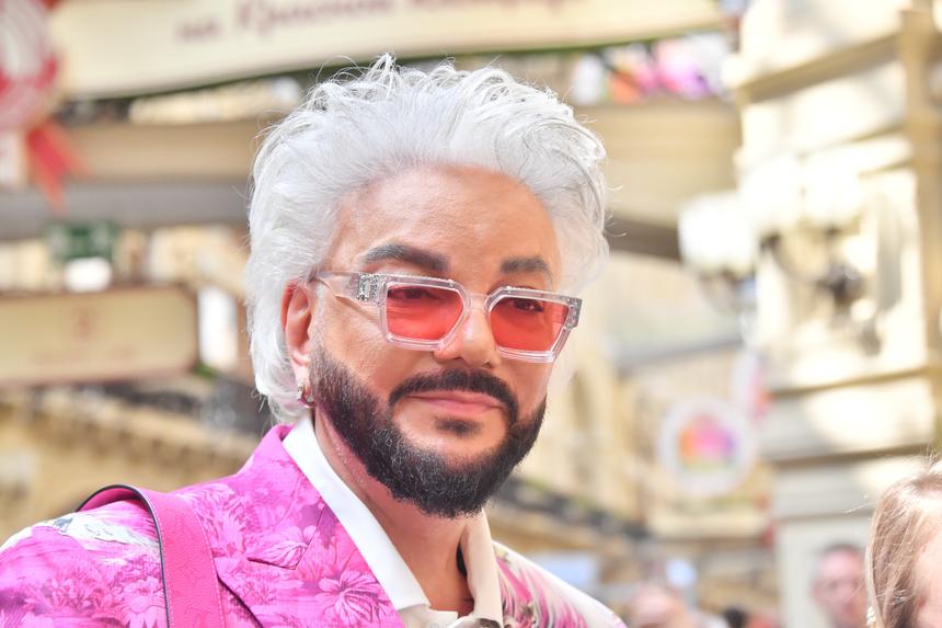 Певец Филипп Киркоров вновь кардинально сменил имидж: больше не блондин