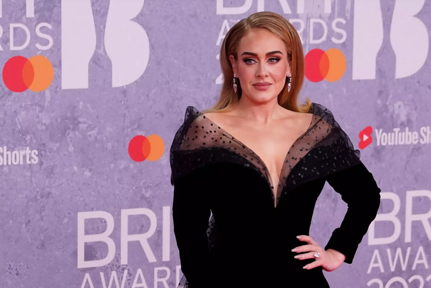 «Это хуже, чем роды»: певица Адель частично оглохла из-за редкой инфекции