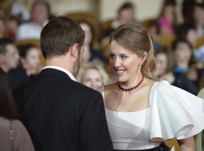 «Я заслужила»: Ксению Собчак пригласили на гроботерапию