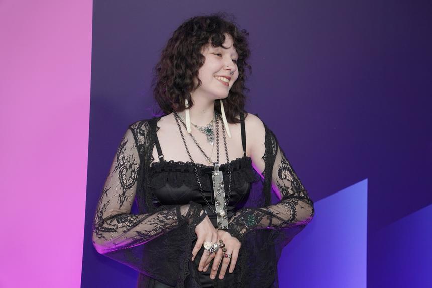 «Не волнует скандал с наркотиками»: психолог указал на проблему в отношениях Глюкозы и ее дочки