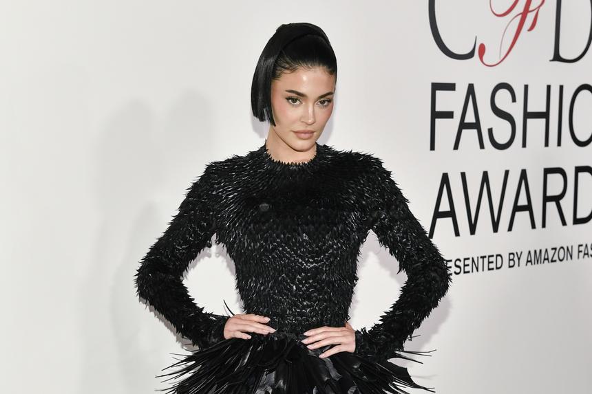 «Перекошенное лицо»: изменившуюся Кайли Дженнер уличили в пластике