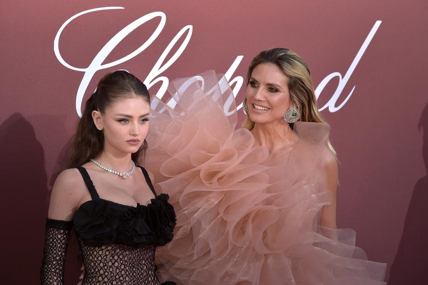 Дочь Хайди Клум пришла в ресторан в капроновых колготках и удивила публику