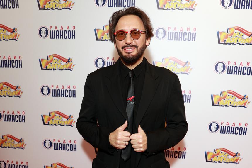 51-летняя жена Стаса Михайлова надела на свидание с ним платье с сеткой