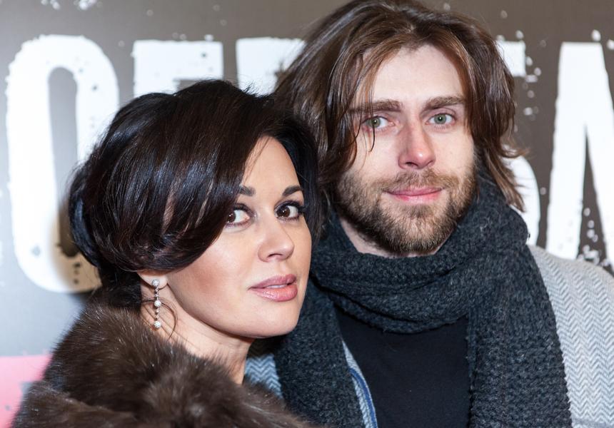 «Сейчас это очень нужно!»: Петр Чернышев впервые вышел на лед после смерти Анастасии Заворотнюк