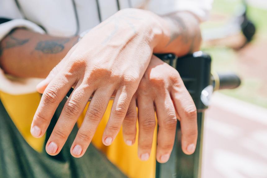 Обязали оказать услугу: мужчина добился через Верховный суд, чтобы ему сделали маникюр