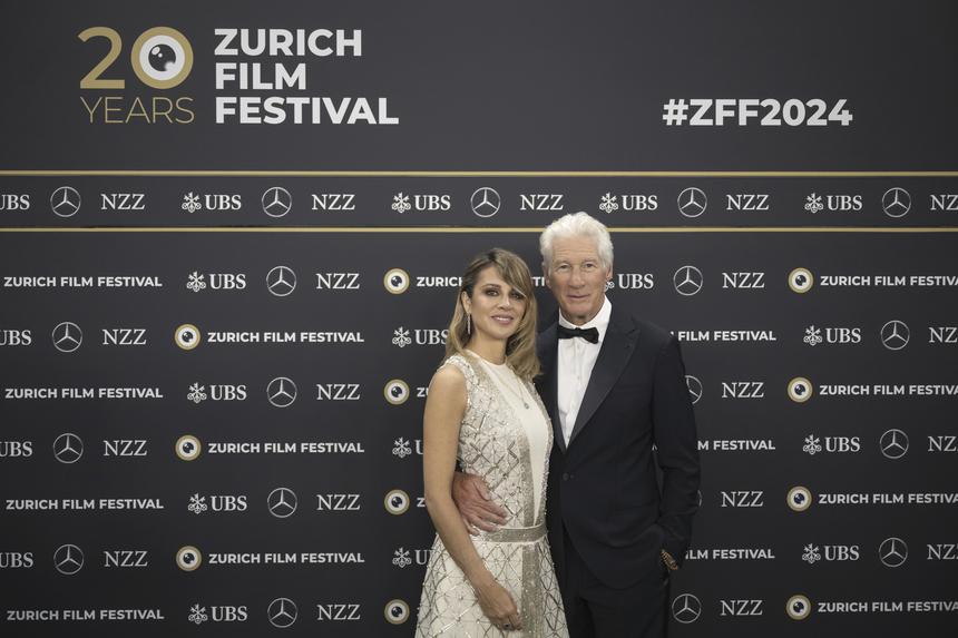 75-летний актер Ричард Гир покидает Америку навсегда из-за молодой жены