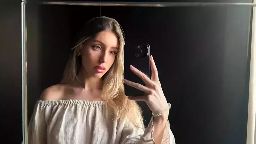 Никогда не делала пластику, плавала с акулами: что известно о подруге Павла Дурова Юлии Вавиловой