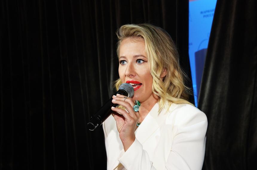 Бывшую подругу не пригласила: Собчак отметила день рождения в объятиях мужа и в окружении звезд