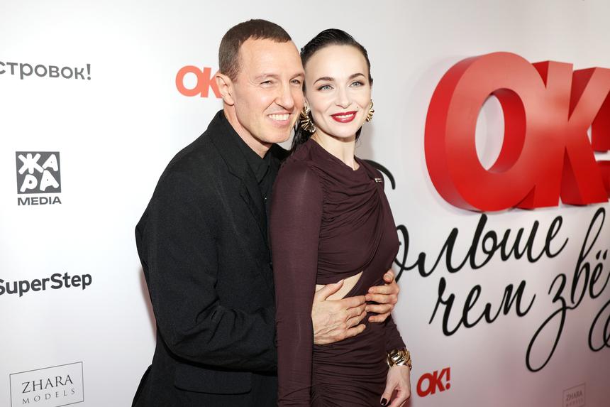 41-летняя актриса Анна Снаткина вышла в свет в платье с разрезами