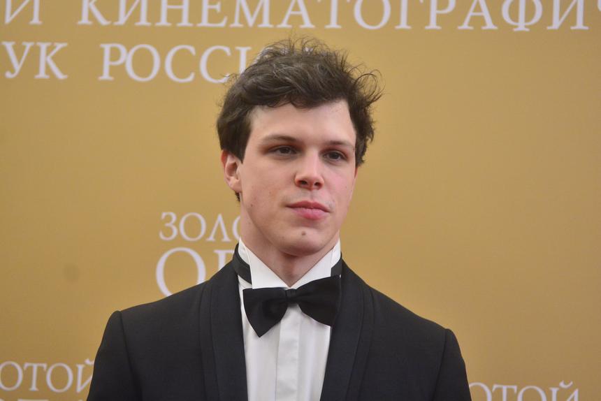 «Отцу не уступает»: кинокритик оценил актерские способности сына Игоря Верника