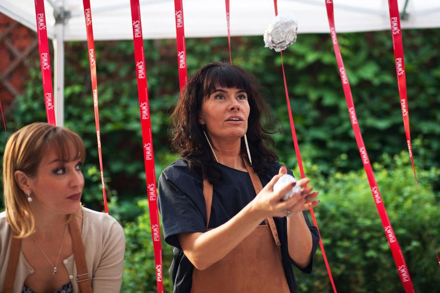 Налоговики разыскивают светскую львицу Оксану Робски из-за долга почти в 1 млн рублей