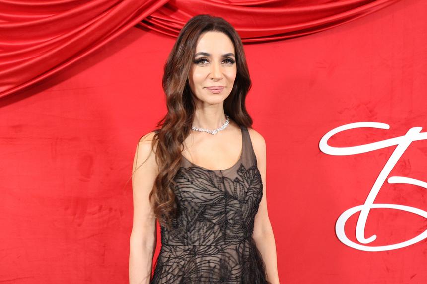 «Музыка — язык, у которого нет национальностей»: Зару наградили Орденом Дружбы