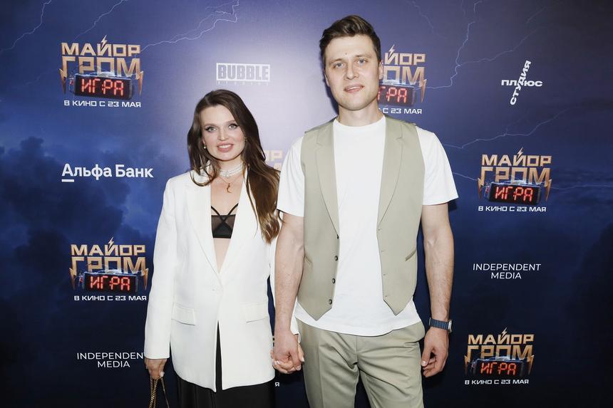 «Эмоции переполняют»: Александр Энберт подарил жене дом после рождения второго ребенка