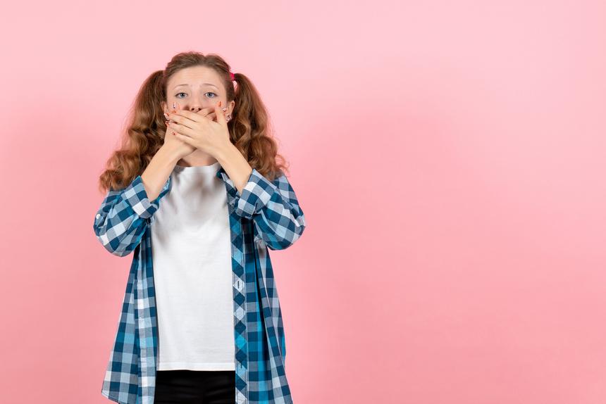 На Урале школьницу избили толпой из-за неприветливого взгляда