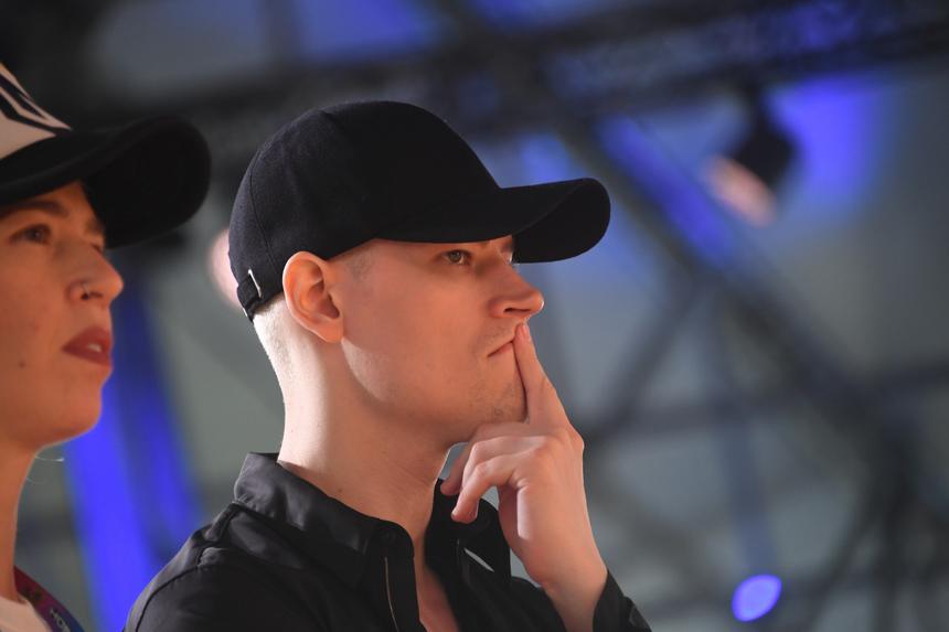 Певец SHAMAN разрыдался на концерте в Липецке: известна причина