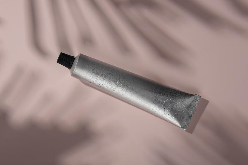 Супруга продюсера Досталя пожаловалась в полицию из-за крема плохого качества от «жены Михалкова»