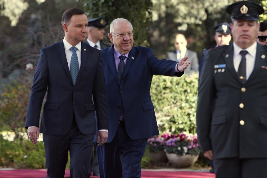 Президент Польши Анджей Дуда потерял часть пальца