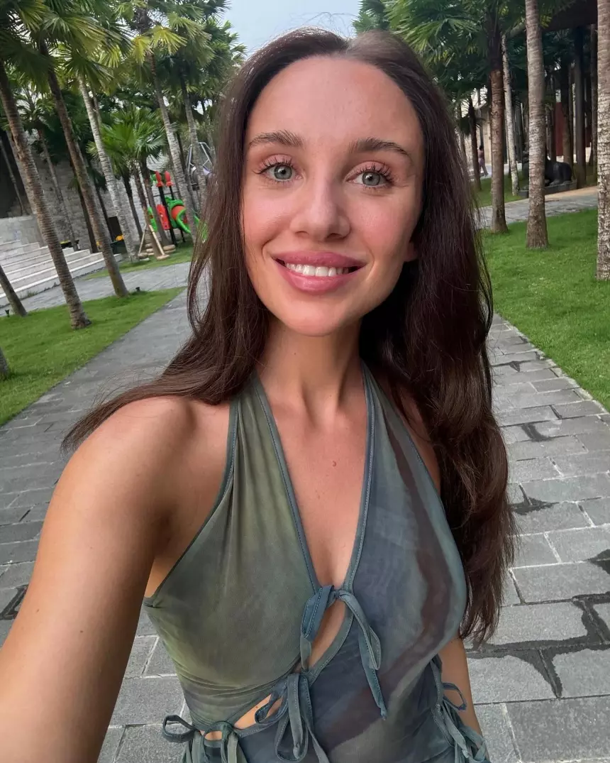 27-летняя певица Mia Boyka показала лицо «с морщинками» без фотошопа и фильтров