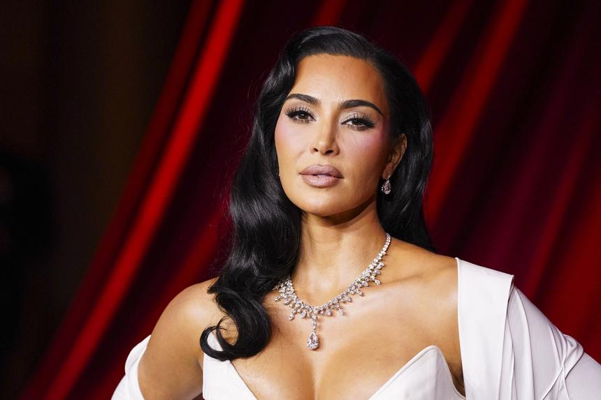 «Это сумасшествие»: Ким Кардашьян пожаловалась, что Канье Уэст не занимается воспитанием их детей